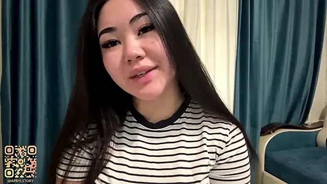 Snapshot of APRYLSUN chatting on 11/01/25, 02:29 APRYLSUN online show from 11/01/25, 02:29