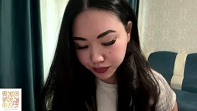 Snapshot of APRYLSUN chatting on 11/15/25, 11:03 APRYLSUN online show from 11/15/25, 11:03