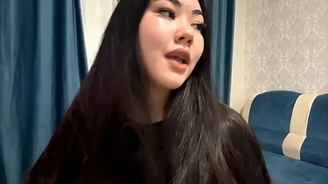 Snapshot of APRYLSUN chatting on 11/11/25, 11:38 APRYLSUN online show from 11/11/25, 11:38