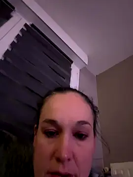 Snapshot of Girlysensuelle chatting on 10/30/25, 06:27 Girlysensuelle online show from 10/30/25, 06:27