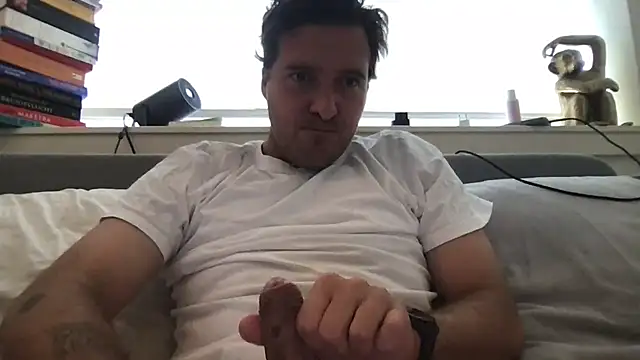 Snapshot of dutchpieter95 chatting on 06/17/26, 08:25 dutchpieter95 online show from 06/17/26, 08:25