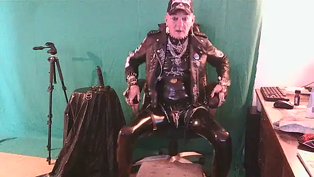 Snapshot of NahkaSami chatting on 11/04/25, 09:57 NahkaSami online show from 11/04/25, 09:57