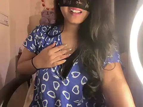 Snapshot of Shilpa_7 chatting on 11/30/25, 04:30 Shilpa 7 online show from 11/30/25, 04:30