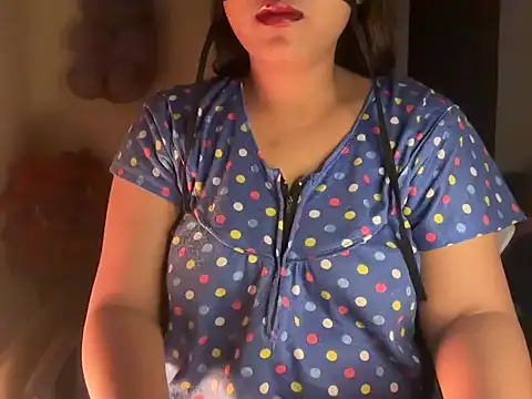 Snapshot of Shilpa_7 chatting on 12/19/25, 06:21 Shilpa 7 online show from 12/19/25, 06:21