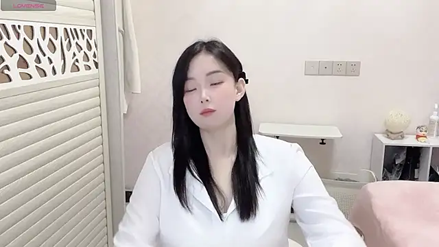 Snapshot of yaya-eee chatting on 11/08/25, 01:03 yaya-eee online show from 11/08/25, 01:03