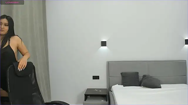 Snapshot of Yunamini chatting on 11/03/25, 07:28 Yunamini online show from 11/03/25, 07:28