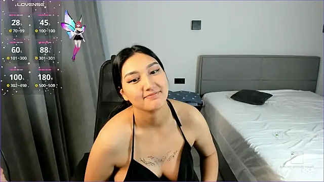 Snapshot of Yunamini chatting on 11/16/25, 07:29 Yunamini online show from 11/16/25, 07:29