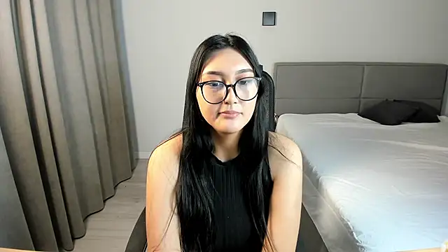 Snapshot of Yunamini chatting on 11/20/25, 07:14 Yunamini online show from 11/20/25, 07:14