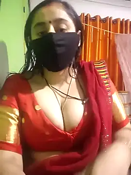 Snapshot of Hot_dolls chatting on 10/31/25, 09:28 Hot dolls online show from 10/31/25, 09:28