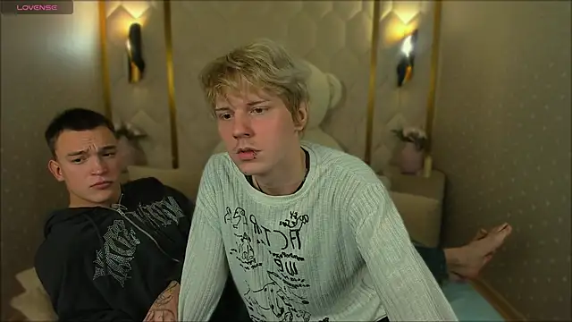 Snapshot of Kevin_Derek chatting on 10/30/25, 02:14 Kevin Derek online show from 10/30/25, 02:14