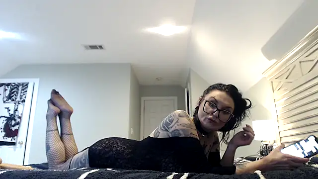 Holyplastic online show from 11/09/25, 09:41