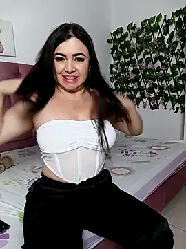 Snapshot of Candy69_ chatting on 11/28/25, 02:28 Candy69 online show from 11/28/25, 02:28