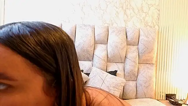 amarahanks1 online show from 11/25/25, 07:25