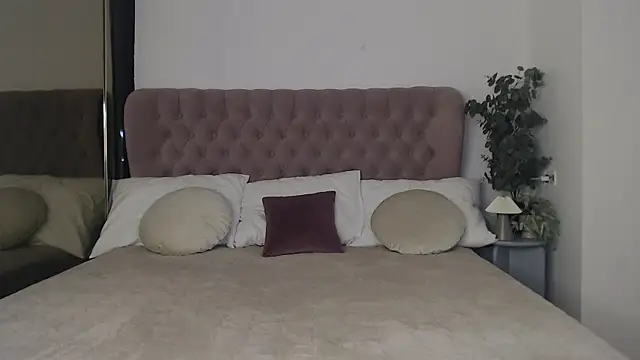 Sandra angel  online show from 11/15/25, 12:03