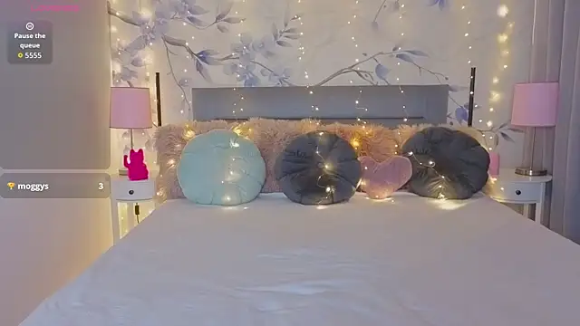 Sandra angel  online show from 12/17/25, 09:03