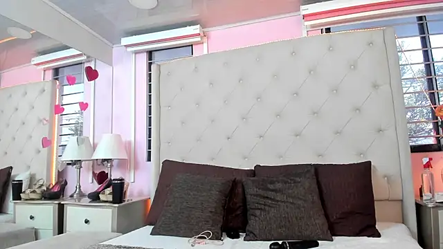 Snapshot of scarlett_leblanc_ chatting on 05/16/26, 02:05 scarlett leblanc online show from 05/16/26, 02:05