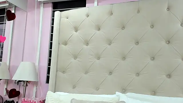 Snapshot of scarlett_leblanc_ chatting on 07/11/26, 12:05 scarlett leblanc online show from 07/11/26, 12:05