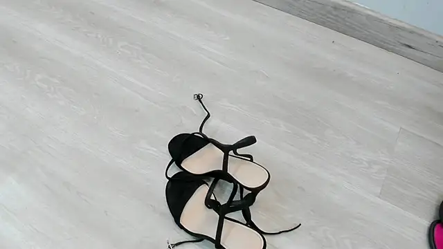 scarlett leblanc  online show from 04/04/26, 12:45