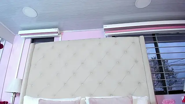 scarlett leblanc  online show from 02/25/26, 11:43