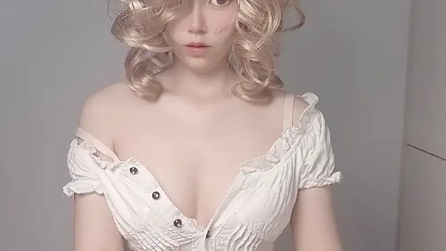 JuliaNoir online show from 04/13/26, 06:50