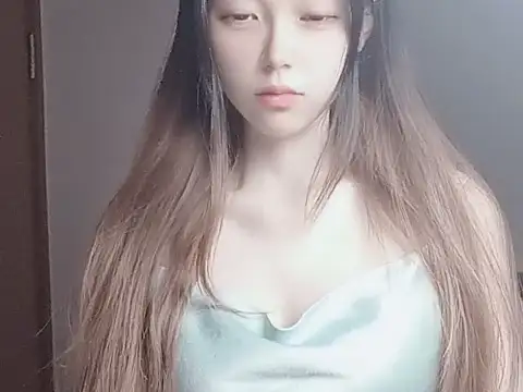 JuliaNoir online show from 11/03/25, 06:07