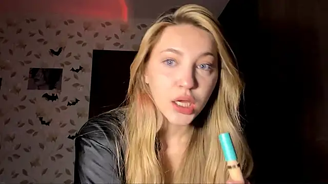 OrethaEredia online show from 11/01/25, 03:17