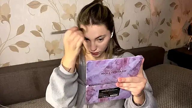 OrethaEredia online show from 12/02/25, 05:25