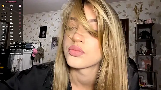 OrethaEredia online show from 11/17/25, 04:11