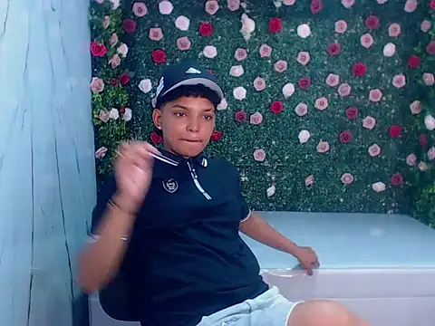 Snapshot of stormi_rouse18 chatting on 10/30/25, 03:20 stormi rouse18 online show from 10/30/25, 03:20