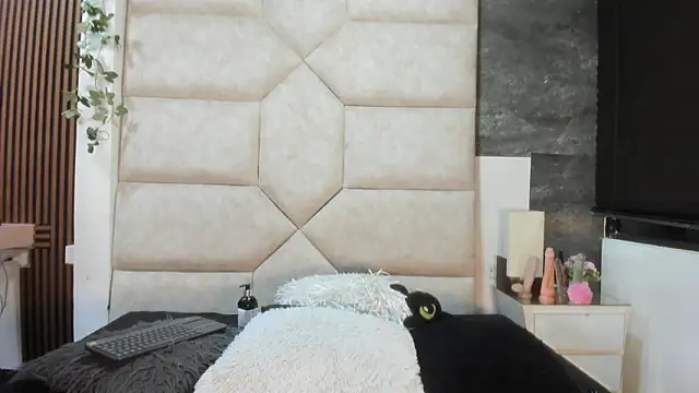 Liia Leens online show from 02/28/26, 04:45