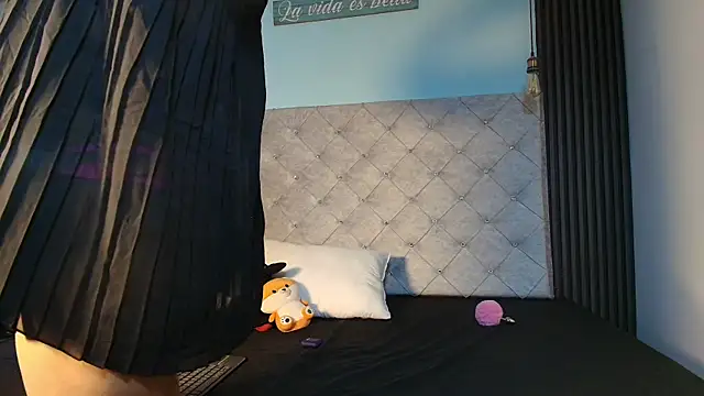 Liia Leens online show from 11/26/25, 04:01