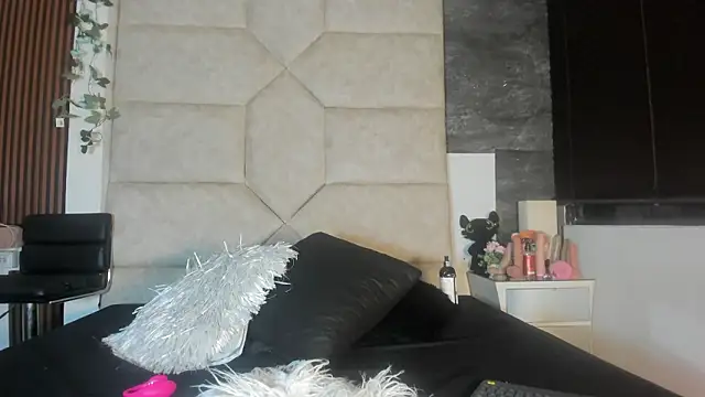 Liia Leens online show from 02/17/26, 03:37