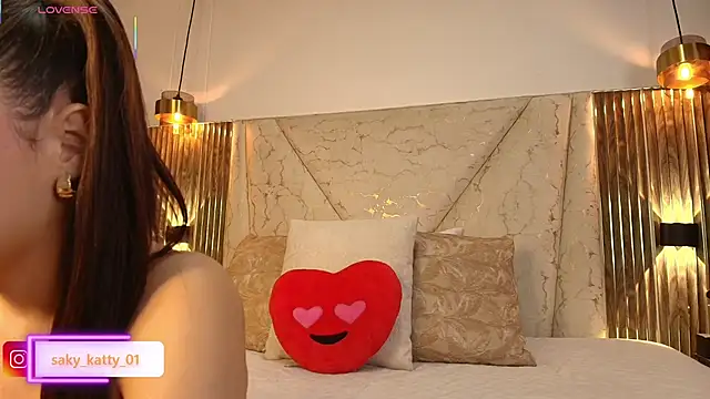 Kat Saky online show from 04/04/26, 11:44