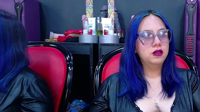 Snapshot of BellaBarness chatting on 11/04/25, 02:43 BellaBarness online show from 11/04/25, 02:43