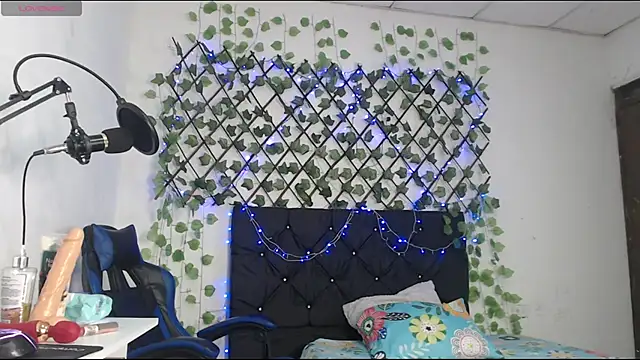 Snapshot of GabyLatina22 chatting on 11/02/25, 03:55 GabyLatina22 online show from 11/02/25, 03:55