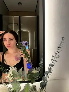  Elizabeth Brown online show from 11/19/25, 11:16