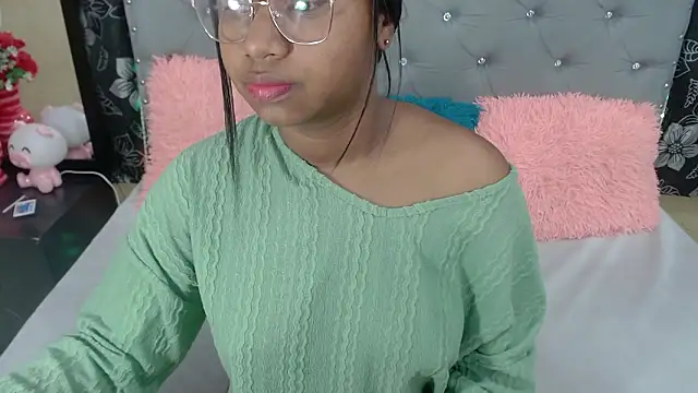 Snapshot of valentinavega18x chatting on 02/05/26, 04:08 valentinavega18x online show from 02/05/26, 04:08