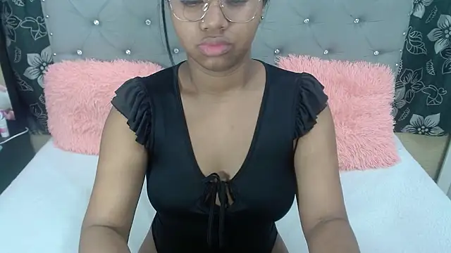 Snapshot of valentinavega18x chatting on 02/25/26, 03:07 valentinavega18x online show from 02/25/26, 03:07