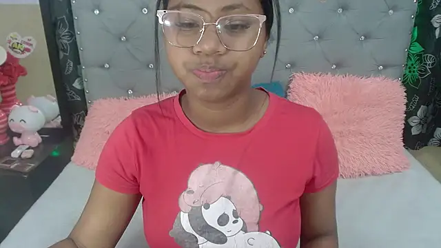 Snapshot of valentinavega18x chatting on 02/24/26, 03:18 valentinavega18x online show from 02/24/26, 03:18