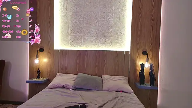 Nicolle moors online show from 12/03/25, 03:44