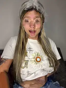 Snapshot of Crystall_15 chatting on 11/04/25, 12:47 Crystall 15 online show from 11/04/25, 12:47