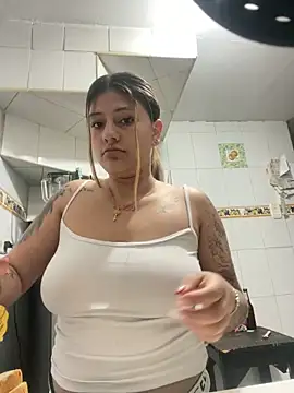 Snapshot of Crystall_15 chatting on 01/06/26, 01:31 Crystall 15 online show from 01/06/26, 01:31