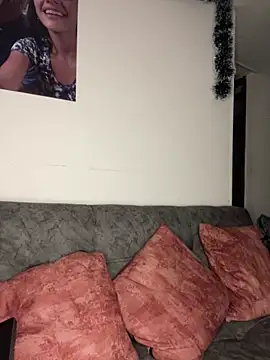 Snapshot of Crystall_15 chatting on 12/17/25, 02:27 Crystall 15 online show from 12/17/25, 02:27