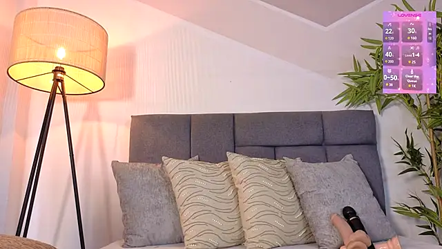 kinkyzoe20 online show from 11/04/25, 07:06