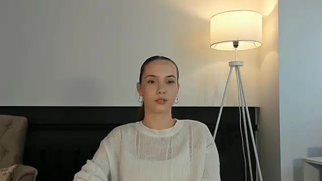 Snapshot of TovaDage chatting on 10/31/25, 09:06 TovaDage online show from 10/31/25, 09:06