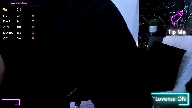 Snapshot of Juna_mejia01 chatting on 10/31/25, 01:30 Juna mejia01 online show from 10/31/25, 01:30