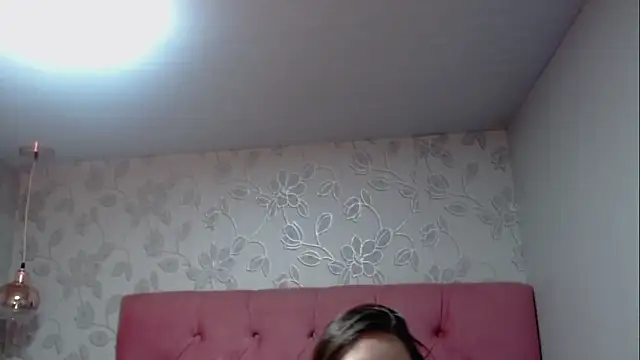 Snapshot of selenabustamante chatting on 12/14/25, 11:49 selenabustamante online show from 12/14/25, 11:49