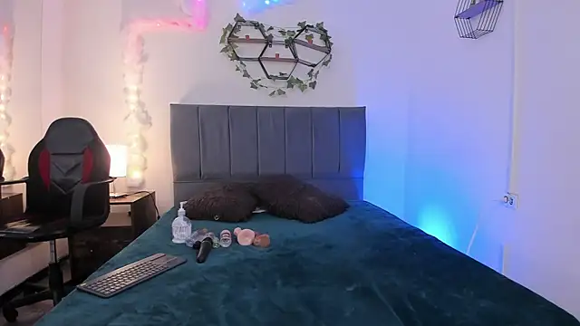 Lucerop  online show from 02/24/26, 03:40