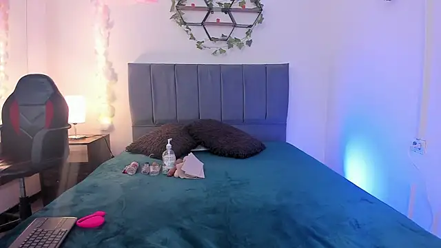 Lucerop  online show from 03/05/26, 03:47