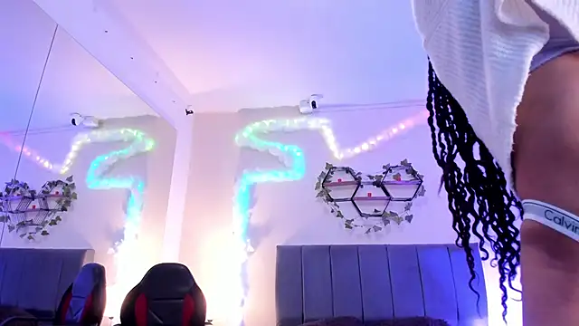 Lucerop  online show from 04/12/26, 03:32